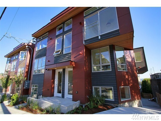 Property Photo:  321 E W Olympic Place  WA 98119 