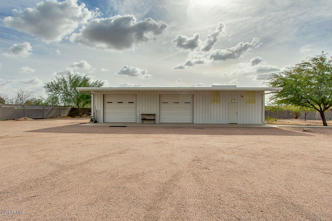 Property Photo:  545 N 100th Place  AZ 85207 