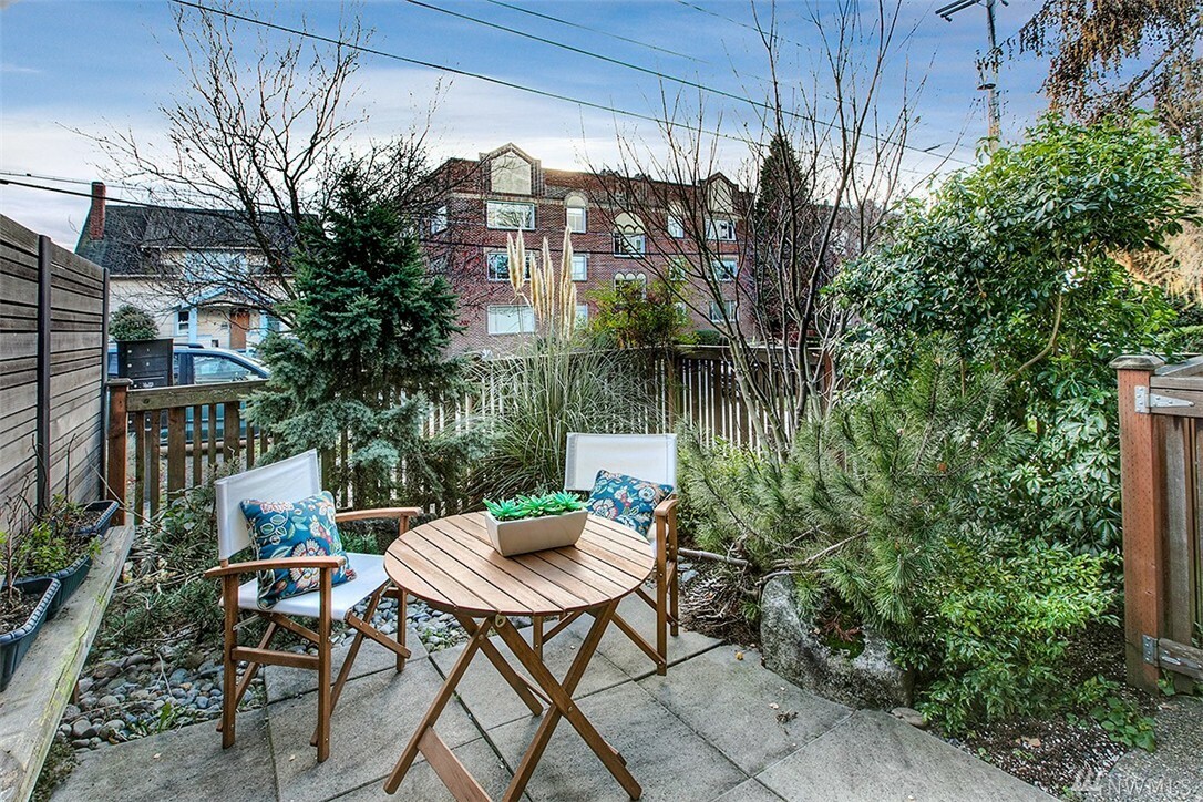 Property Photo: 1918 N 46th A WA 98103