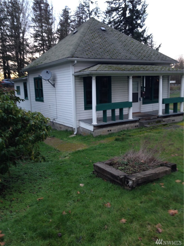 Property Photo:  104 N West Ave  WA 98223 