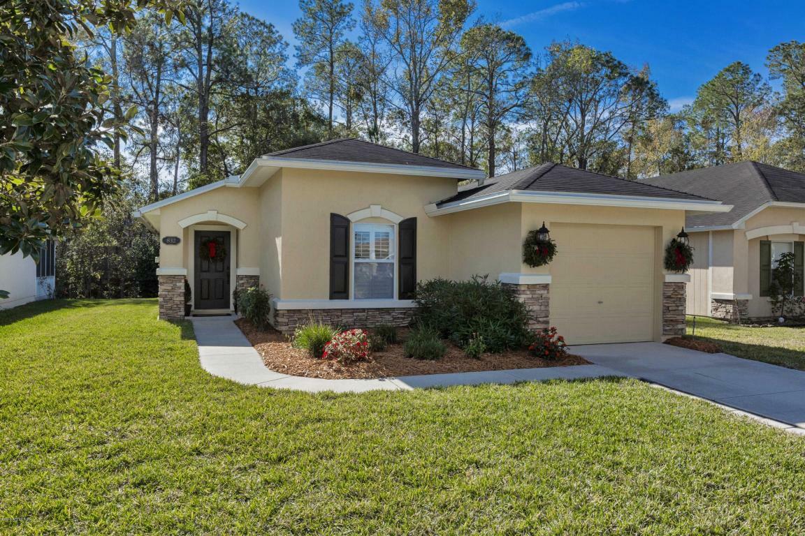 Property Photo: 832 Wynfield Circle FL 32092
