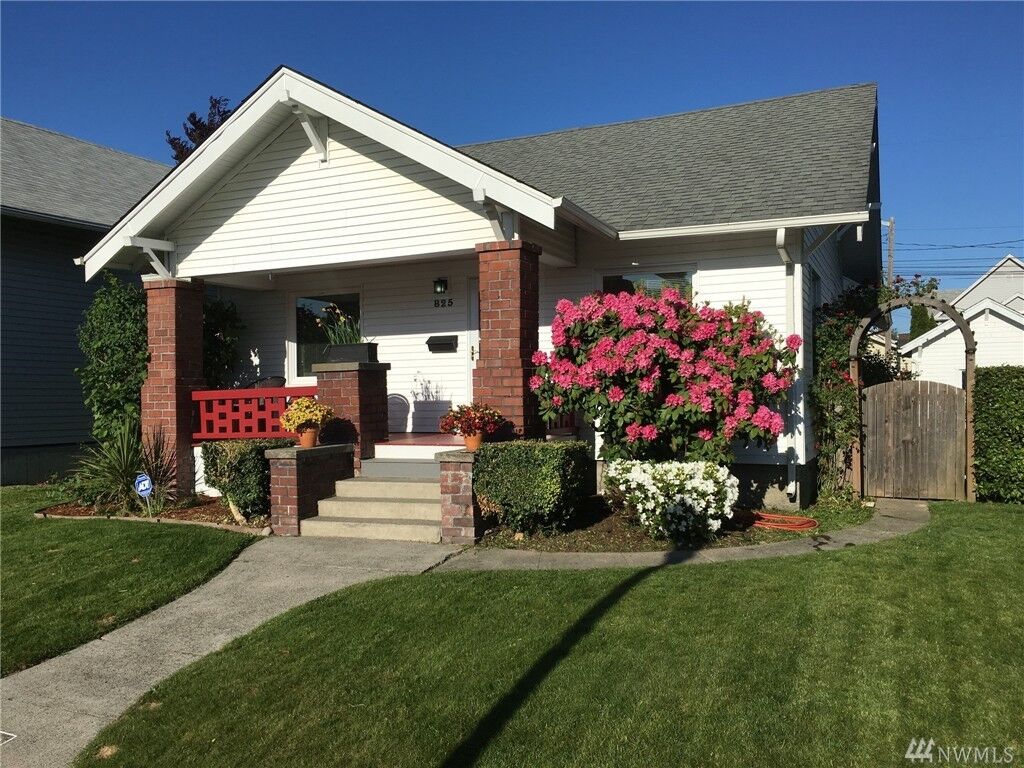 Property Photo:  825 N Fife  WA 98406 