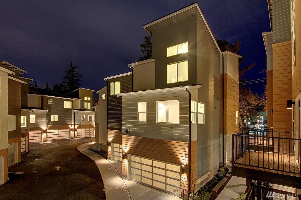 Property Photo: 18238 73rd Ave NE 101 WA 98028