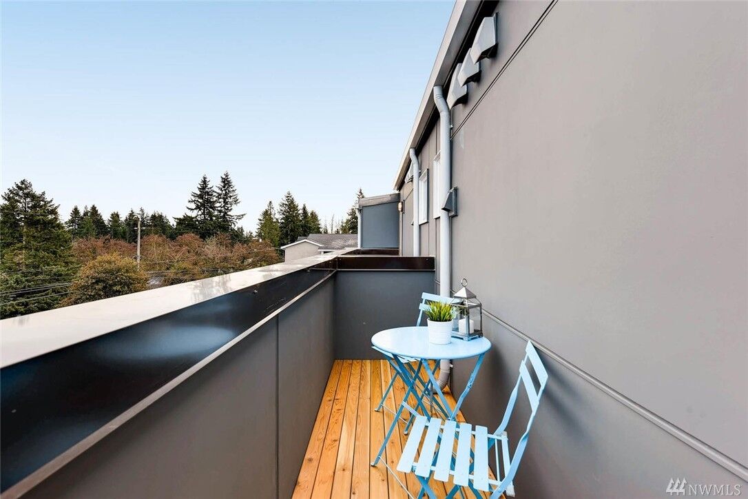 Property Photo:  14310 Midvale Ave N  WA 98133 