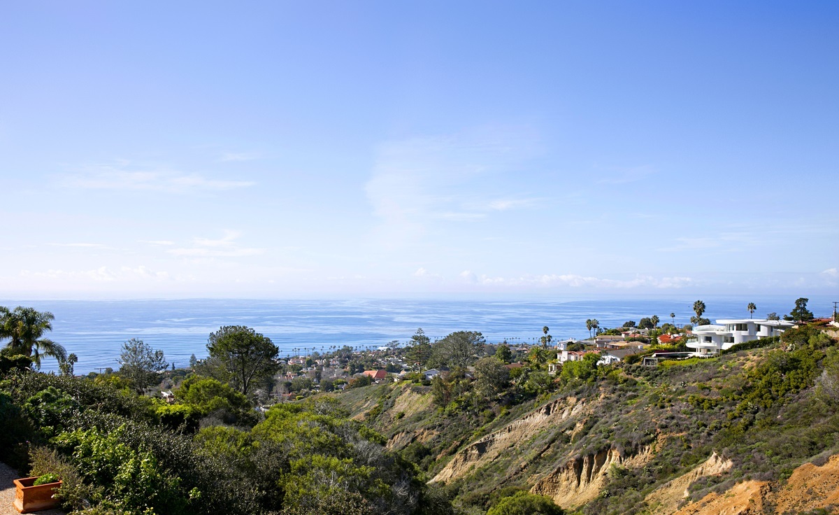 Property Photo: 6026 Avenida Chamnez CA 92037