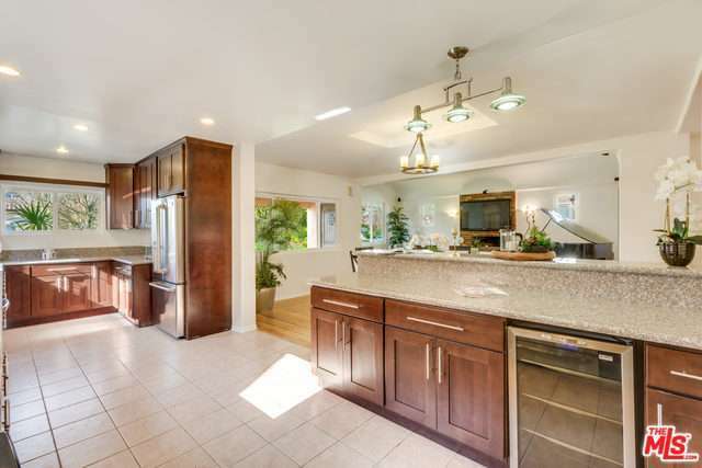 Property Photo:  136 N Le Doux Rd  CA 90211 