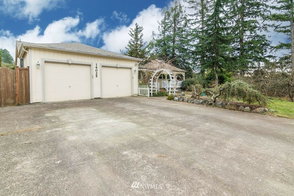 Property Photo:  14025 SE 197th Place  WA 98058 