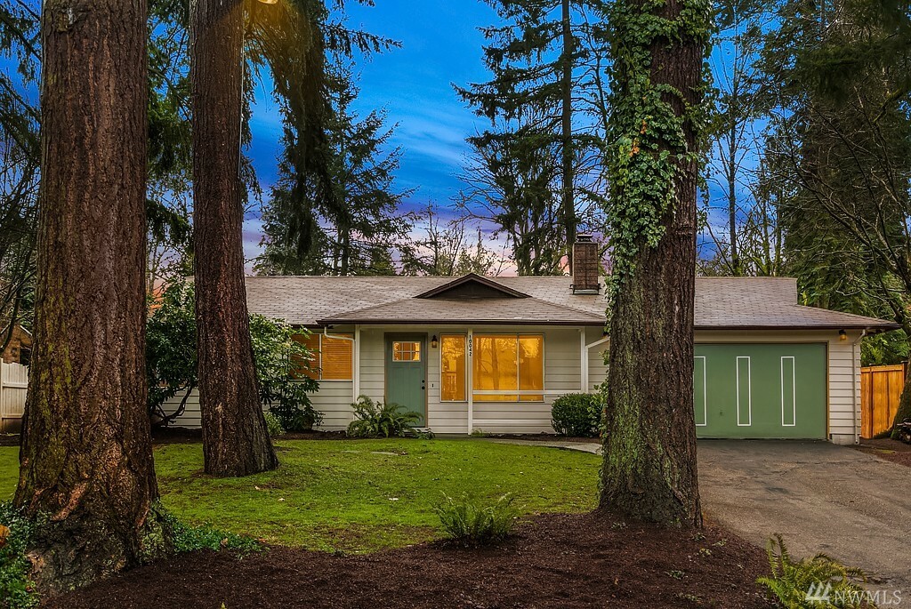 Property Photo:  10042 Slater Ave NE  WA 98033 