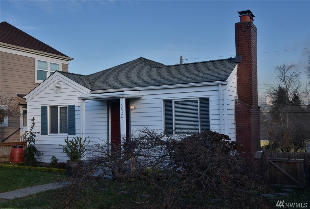 Property Photo: 8624 36th Ave SW WA 98126