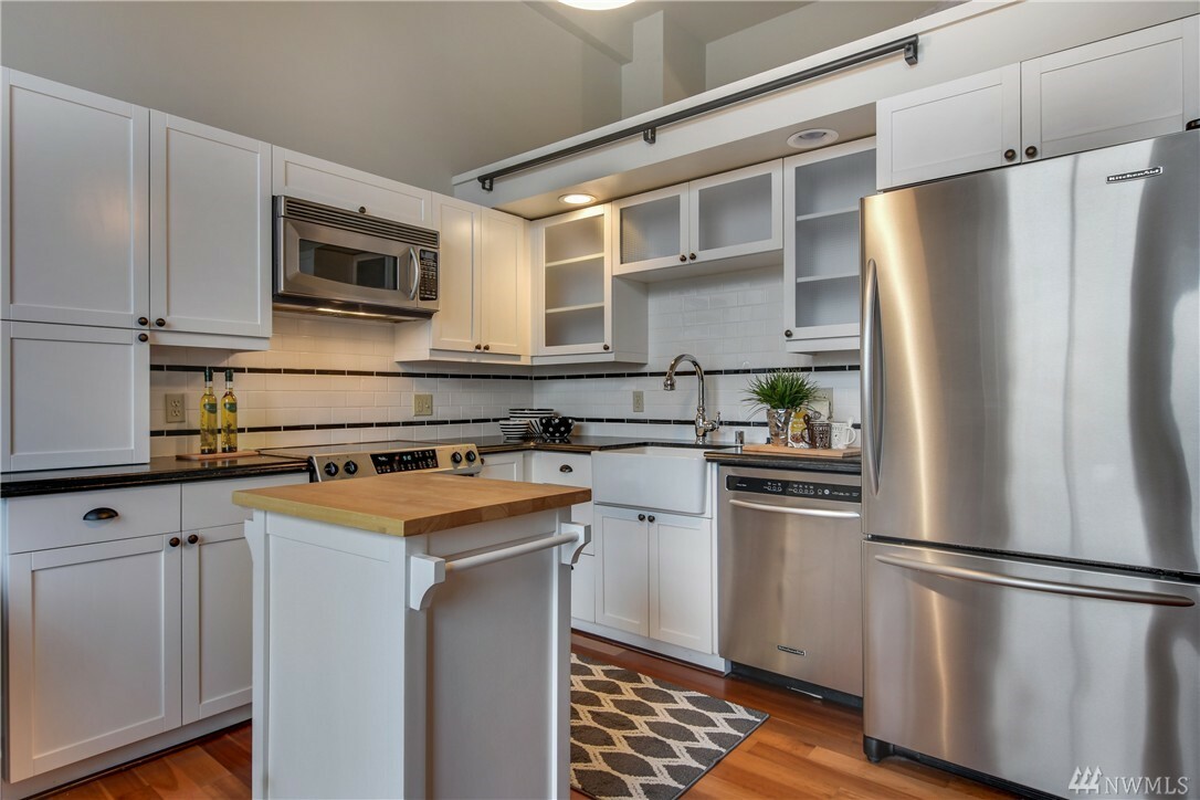 Property Photo:  201 Galer St 460  WA 98109 