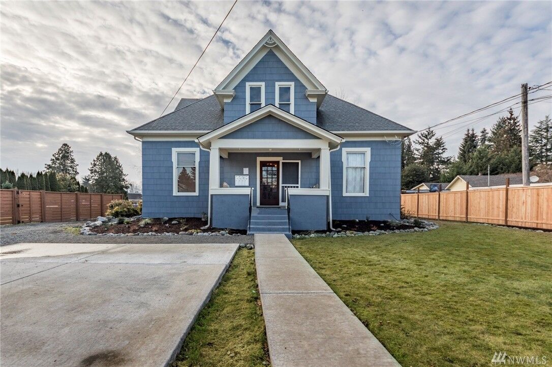 Property Photo:  414 Sumner Ave  WA 98390 