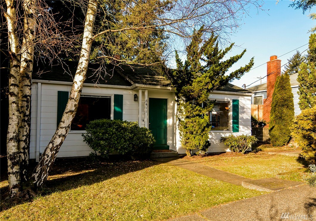 Property Photo:  8411 39th Ave SW  WA 98136 