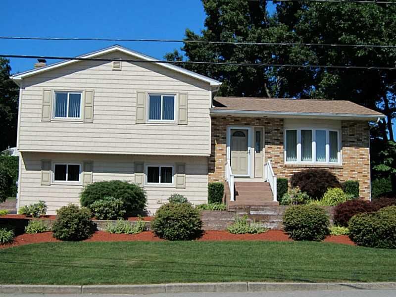 Property Photo:  7 Heritage Circle  RI 02904 