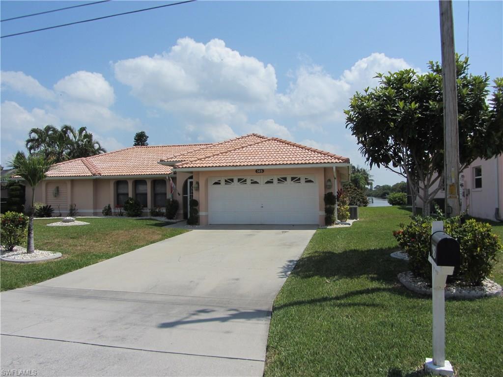 Property Photo:  503 SE 20th Court  FL 33990 