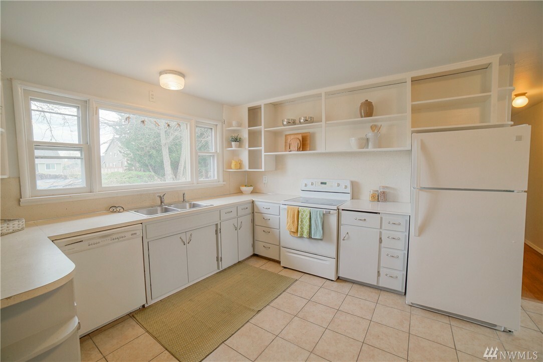 Property Photo: 1133 14th St SW WA 98371