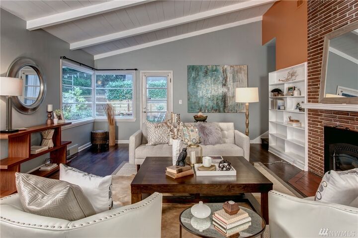 Property Photo:  2142 N 128th St  WA 98133 