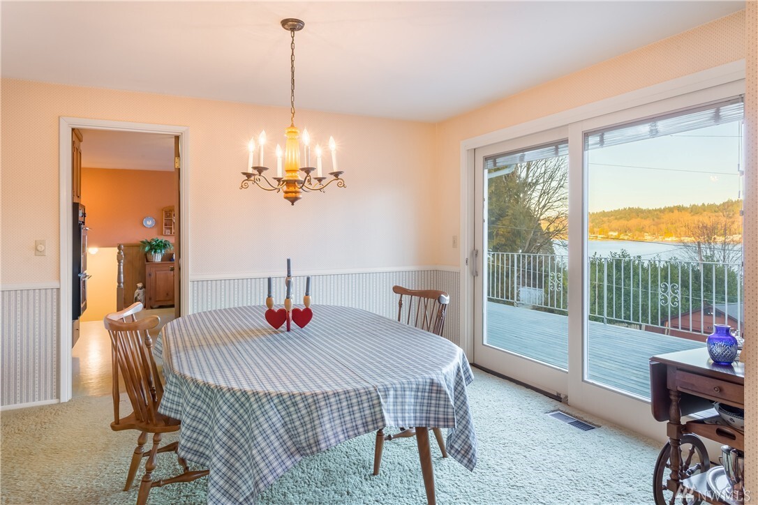 Property Photo: 6464 E Mercer Wy WA 98040