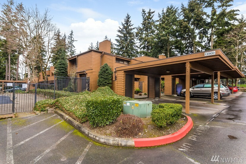 Property Photo:  11502 NE 128th St 38  WA 98034 