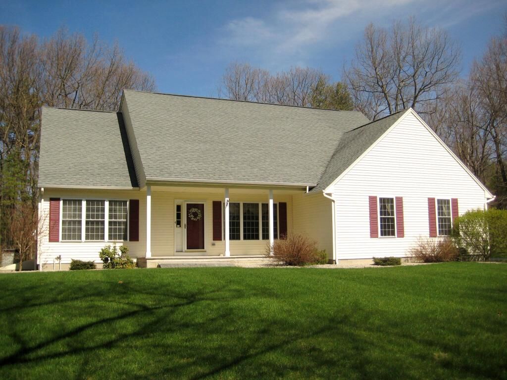 Property Photo:  4 Laurel Road  NH 03106 