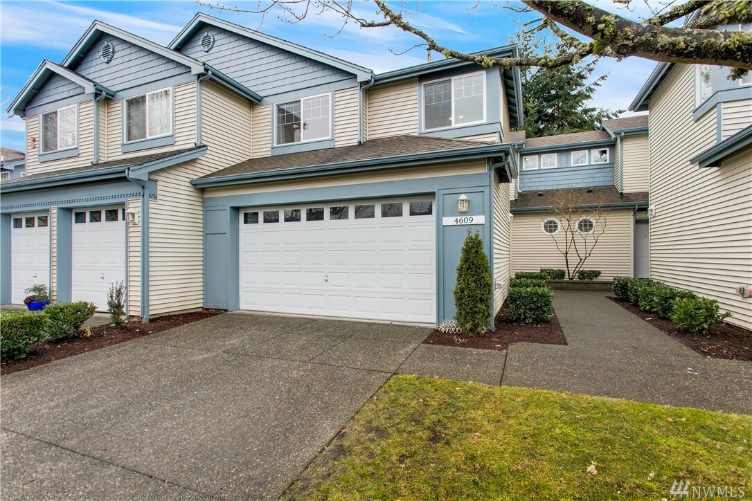 Property Photo:  4609 NE 6th Ct  WA 98059 