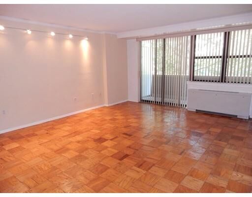 Property Photo: 9 Hawthorne 2G MA 02114