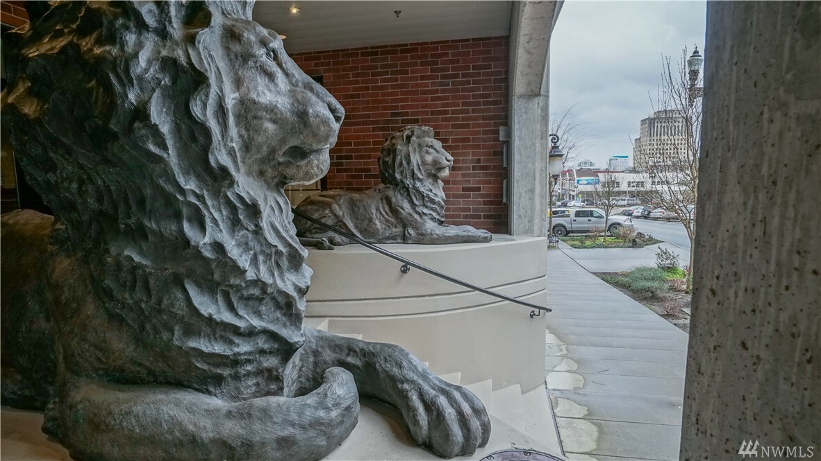 Property Photo: 505 Broadway 602 WA 98402