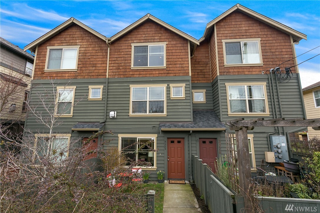 Property Photo: 3324 Wetmore Ave S WA 98144