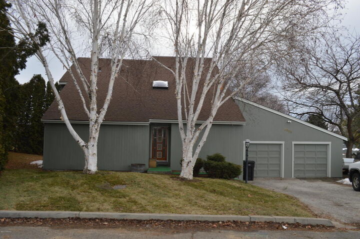 6908 Alpine Way  Yakima WA 98908 photo
