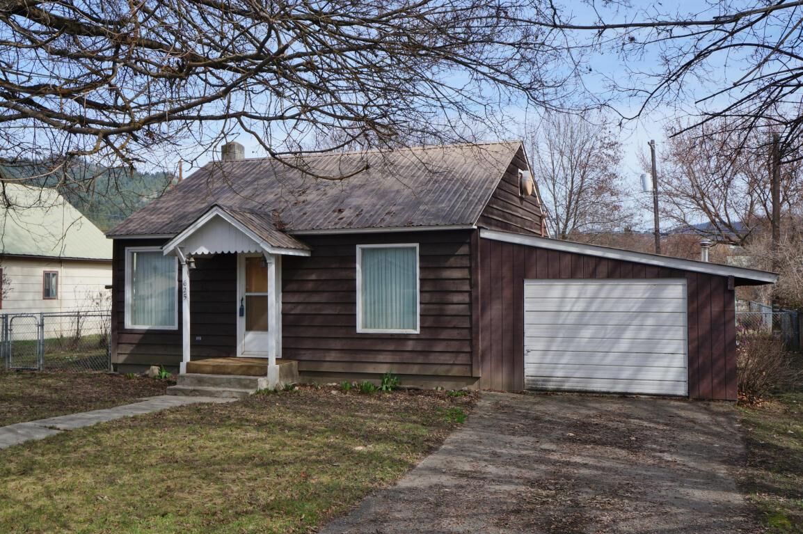 Property Photo: 625 Juniper St WA 99141