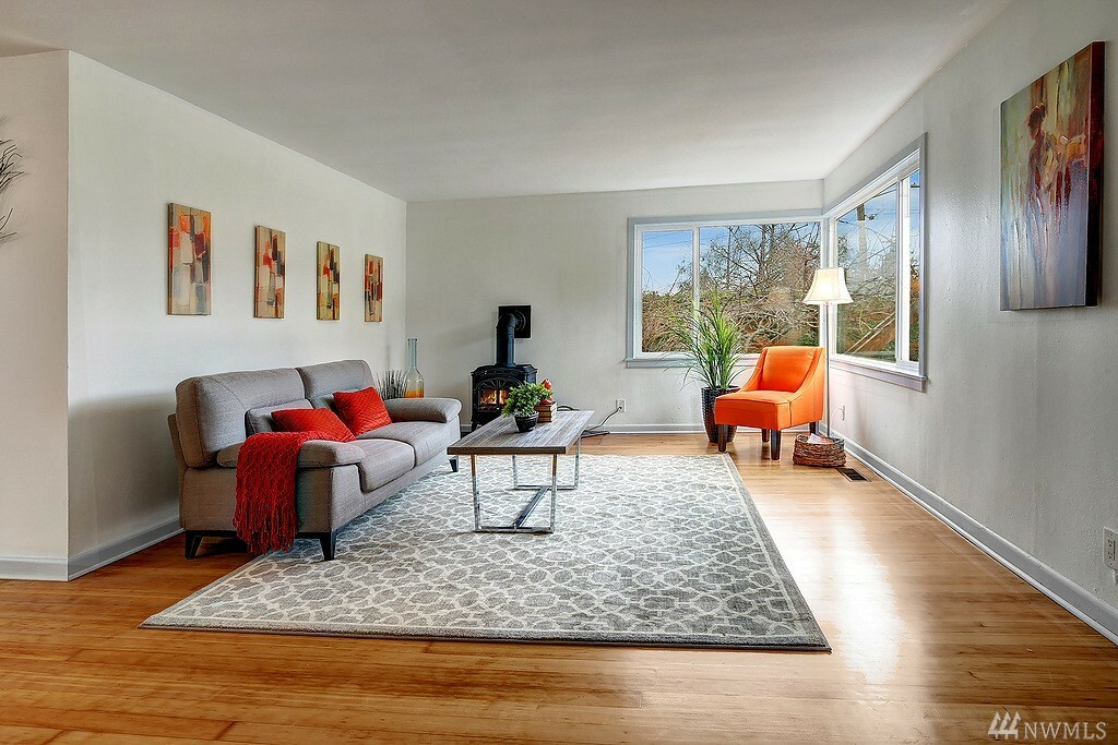 Property Photo: 3850 NE 95th St WA 98115