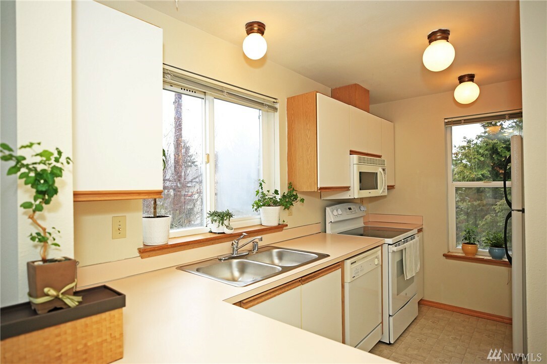 Property Photo: 20824 70th Ave W 6 WA 98036