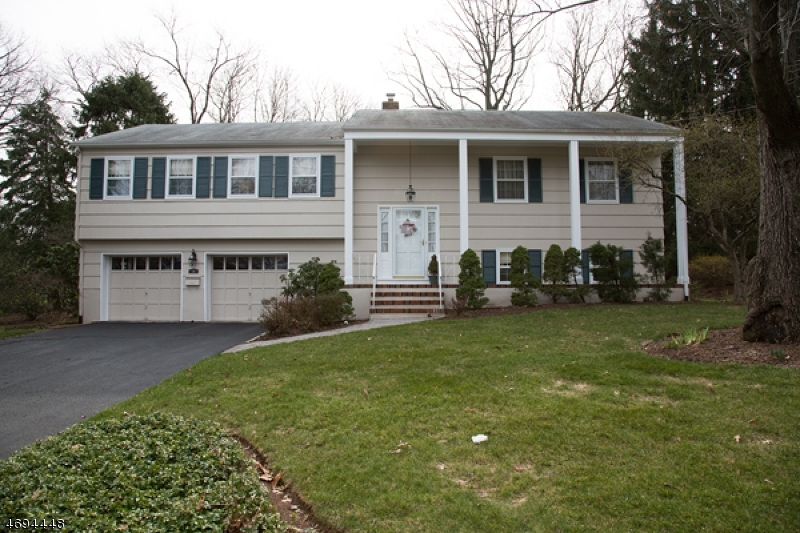 Property Photo:  36 Manitou Cir  NJ 07090 