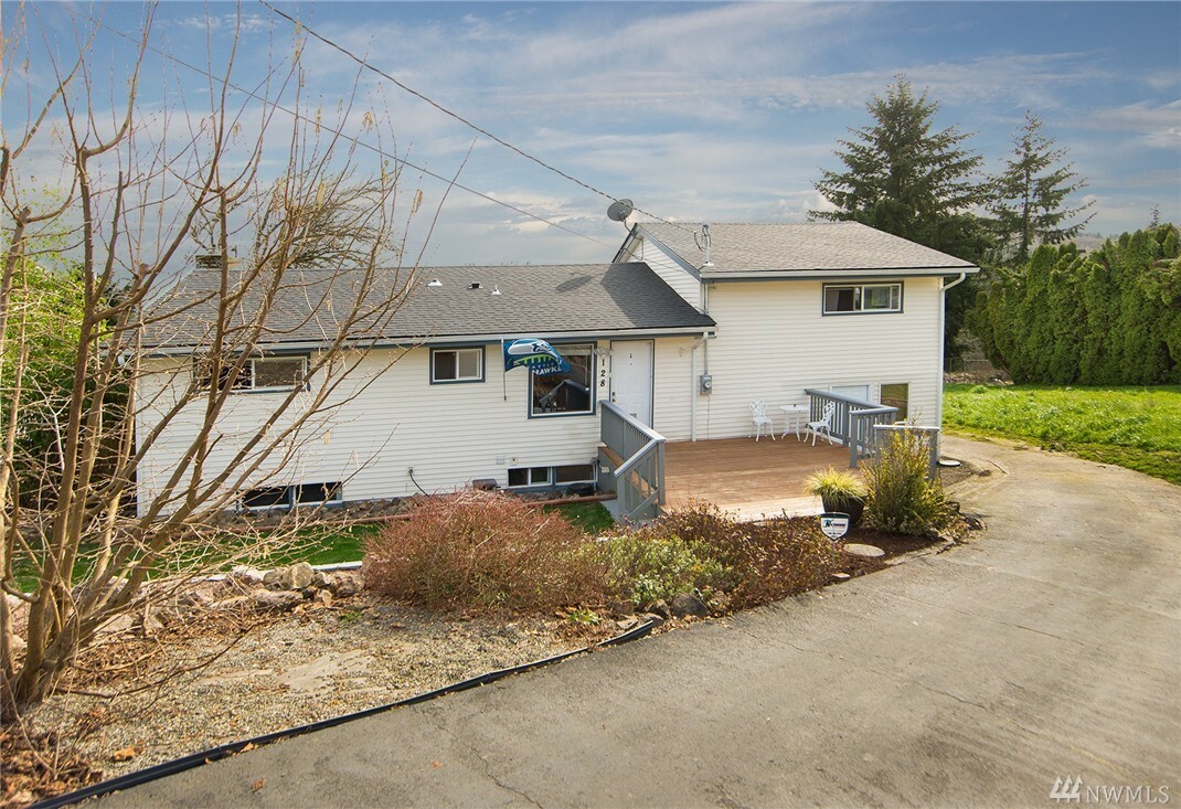 Property Photo:  128 Mountain View Dr  WA 98632 