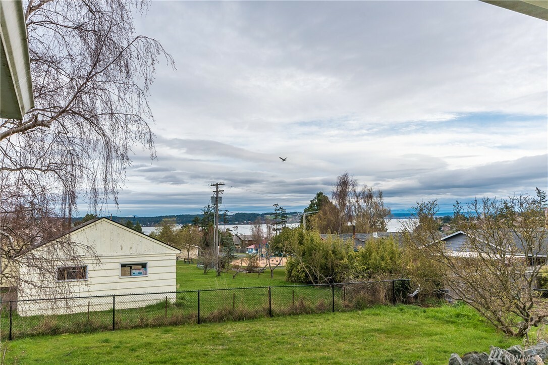 Property Photo:  202 NE 4th St  WA 98239 