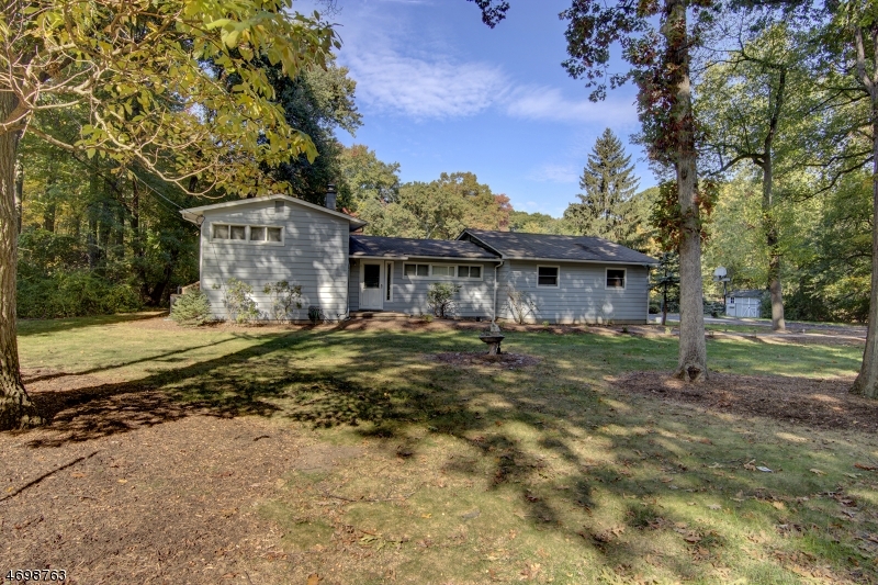 Property Photo:  20 Moraine Rd  NJ 07950 