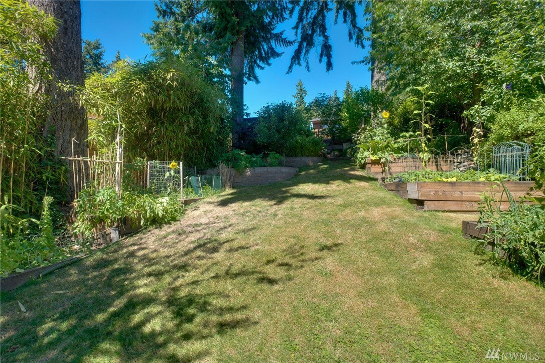 Property Photo:  9403 NE Harris Ave  WA 98342 