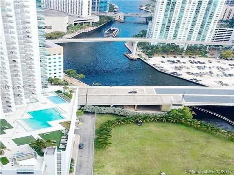 Property Photo: 90 SW 3rd St 4012 FL 33130