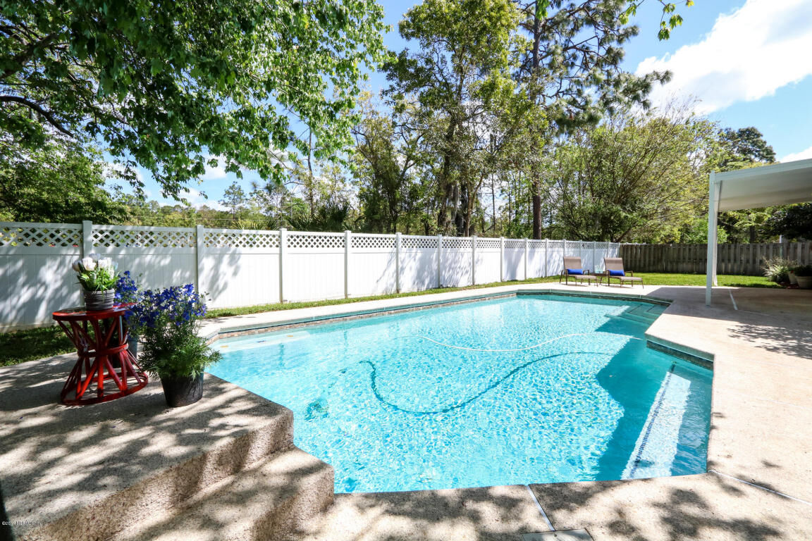 Property Photo: 1128 Andrea Way FL 32259