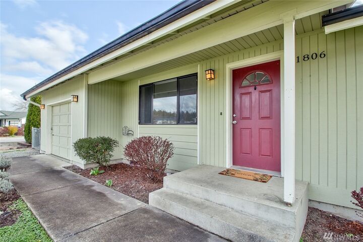 Property Photo: 1806 N 35th St WA 98273