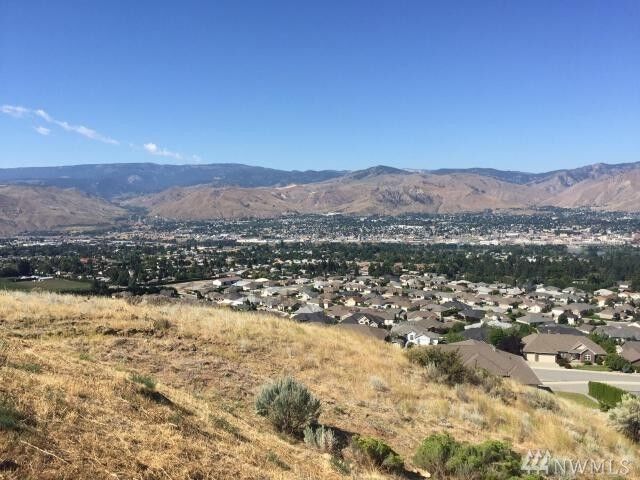 Property Photo:  1817 Briarwood Place  WA 98802 