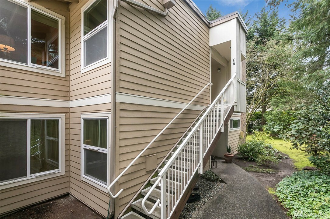 Property Photo:  14633 NE 40th St K8  WA 98007 