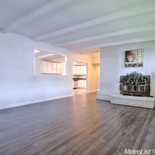 Property Photo: 910 Dixieanne Avenue CA 95815