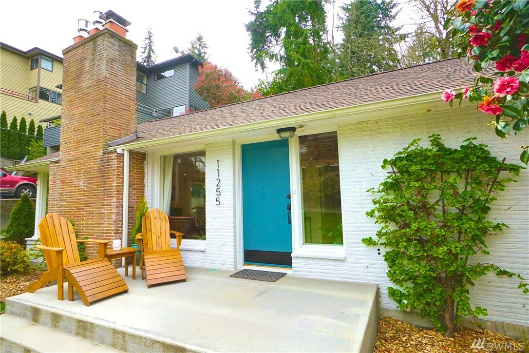 Property Photo:  11255 Exeter Ave NE  WA 98125 