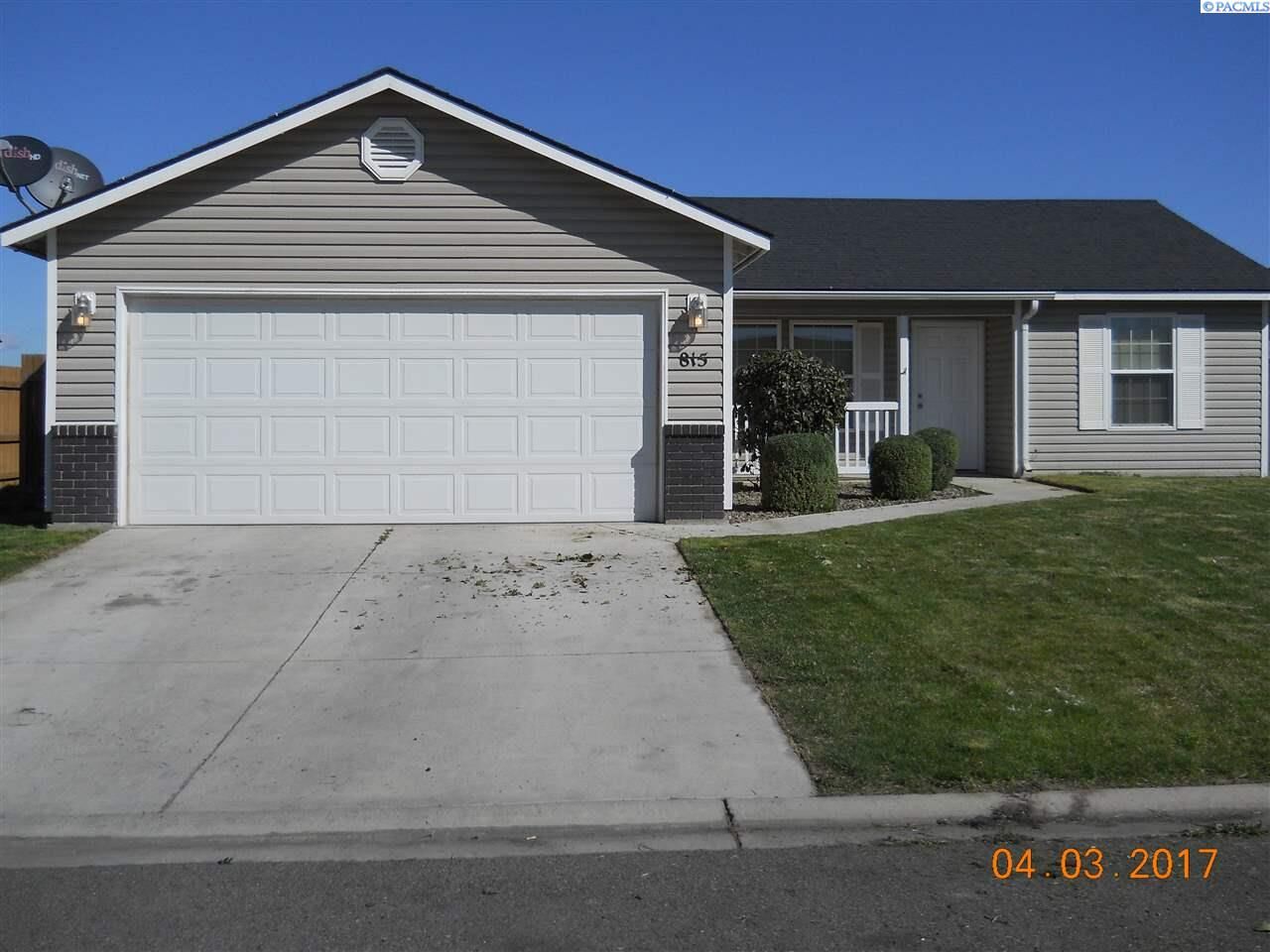 Property Photo: 815 Jessica Ct WA 98930