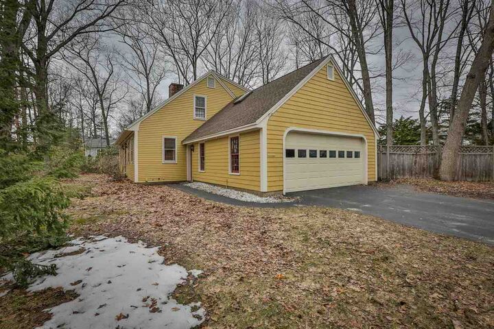 Property Photo:  330 Crestview Circle  NH 03104 