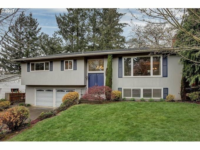 Property Photo: 2205 SW Roxbury Ave OR 97225