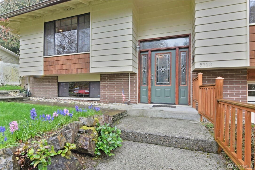 Property Photo:  5712 172nd Place SW  WA 98037 