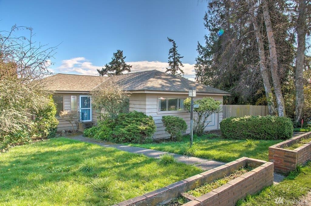 Property Photo:  729 Taft St  WA 98368 