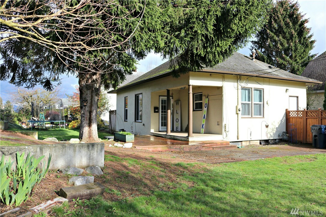 Property Photo: 1419 E St WA 98264