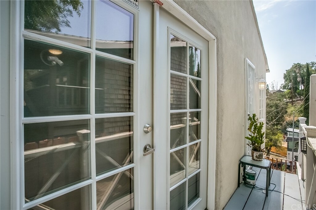 Property Photo:  3850 Glenalbyn Drive  CA 90065 